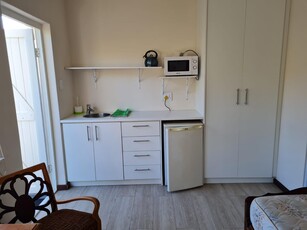 Bachelor flat for rent in Panorama