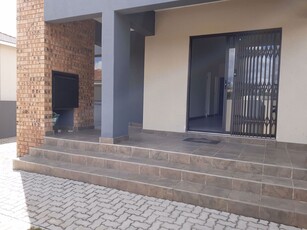 2 bedroom townhouse to rent in Illiondale