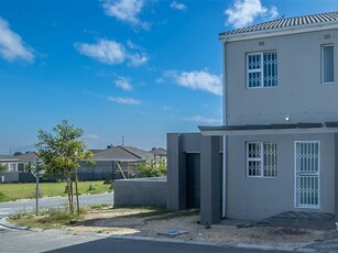 3 Bed Townhouse in Blue Downs