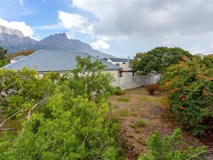 423 m² Land available in Claremont