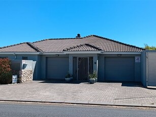 5 Bed House in Myburgh Park