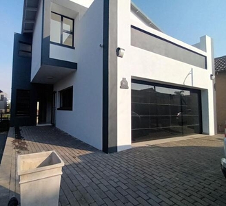 3 bedroom, Hartbeespoort North West N/A