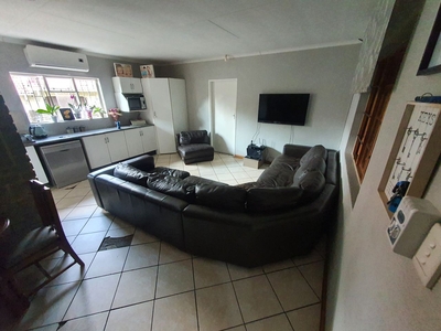 3 Bedroom Sectional Title For Sale in Bo-dorp