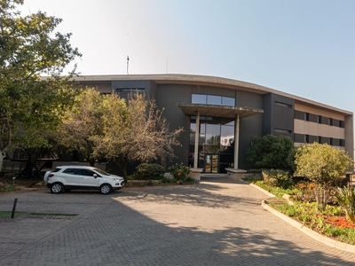 324m² Office To Let in Jet Park