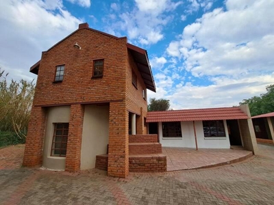 House For Sale In Bainsvlei, Bloemfontein