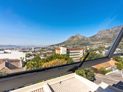 Apartment / Flat For Sale in Higgovale, Cape Town
