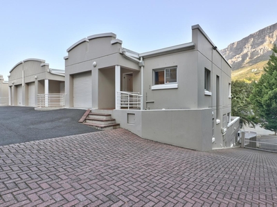 Apartment / Flat For Sale in Higgovale, Cape Town