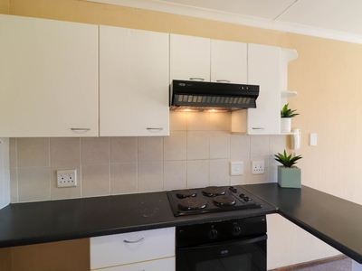 Apartment / Flat For Sale in Honeydew Grove, Roodepoort