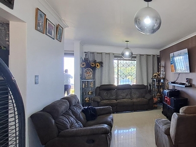Apartment / Flat For Sale in Illovo Beach, Kingsburgh
