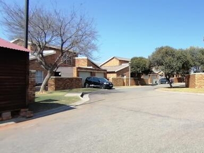Apartment For Rent In Honeypark, Roodepoort