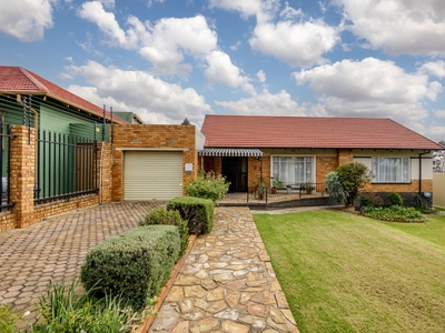 House For Sale in Chrisville, Johannesburg