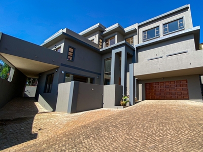 House For Sale in Constantia Kloof, Roodepoort