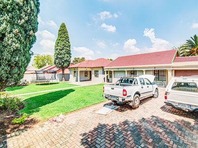 House For Sale in Crystal Park, Benoni