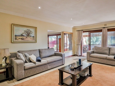 House For Sale in Douglasdale, Sandton