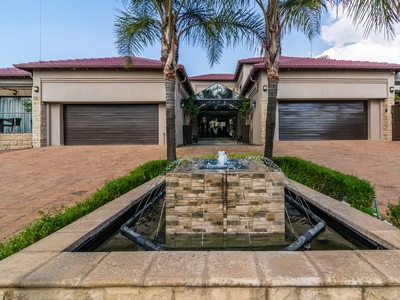 House For Sale in Eagle Canyon Golf Estate, Roodepoort