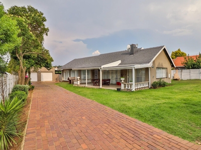 House For Sale in Glenanda, Johannesburg
