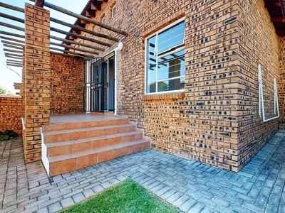 House For Sale in Honeypark, Roodepoort