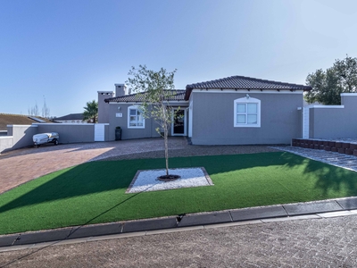 House For Sale in Mount Royal Golf Estate, Malmesbury