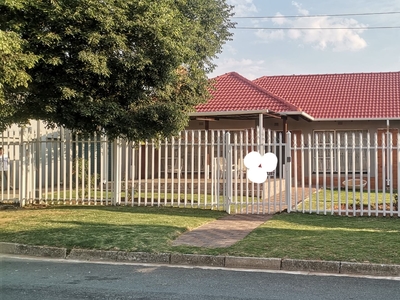 House For Sale in Ridgeway, Johannesburg
