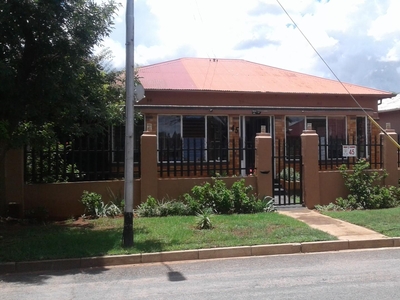 House For Sale in Roodepoort, Johannesburg