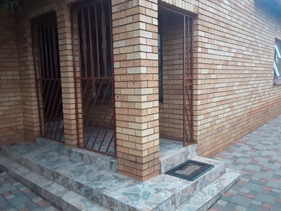 House For Sale in Teanong, Tembisa