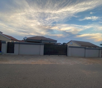 House For Sale in Tembisa Central, Tembisa