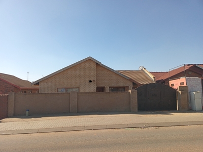 House For Sale in Tembisa Central, Tembisa