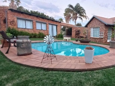 House For Sale in Van Riebeeck Park, Kempton Park