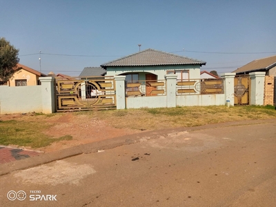 House For Sale in Vosloorus Ext 10, Boksburg