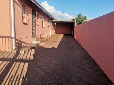 House For Sale in Vosloorus Ext 5, Boksburg