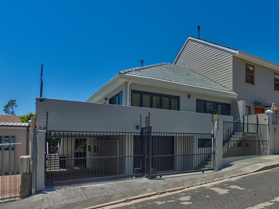 House For Sale in Vredehoek, Cape Town