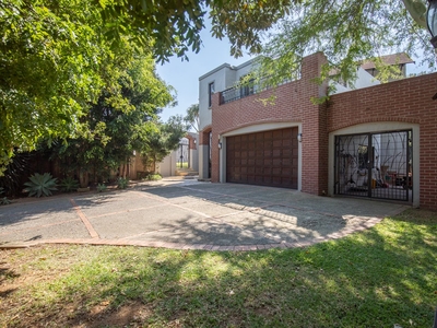 House For Sale in Waterkloof Ridge, Pretoria