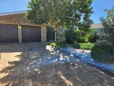 House For Sale in Yzerfontein, Yzerfontein