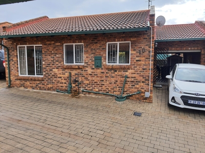 Townhouse For Sale in Birchleigh, Kempton Park