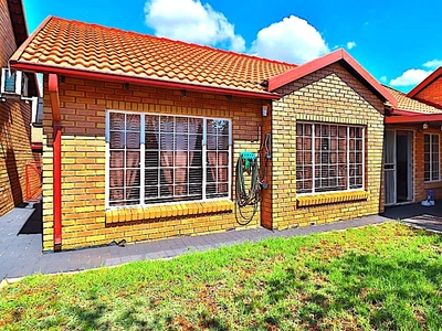 Townhouse For Sale in Equestria, Pretoria