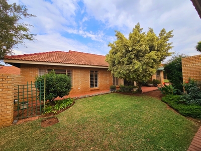 Townhouse For Sale in Equestria, Pretoria