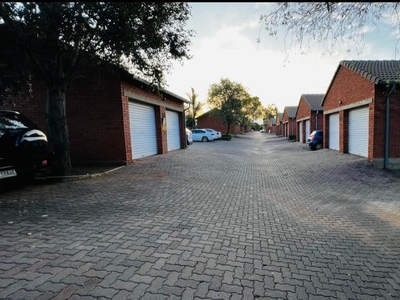 Townhouse For Sale in Equestria, Pretoria