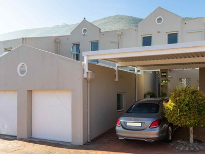 Townhouse For Sale in Fresnaye, Cape Town
