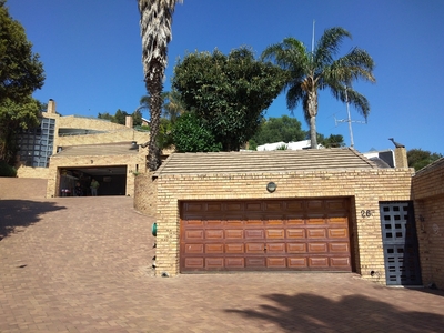 Townhouse For Sale in Glenvista, Johannesburg