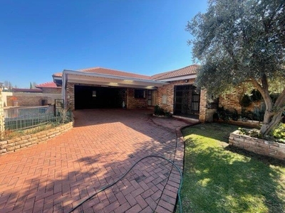 Townhouse For Sale In Grimbeeck Park, Potchefstroom