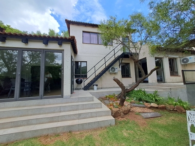 Townhouse For Sale in Hartbeespoort Rural, Hartbeespoort