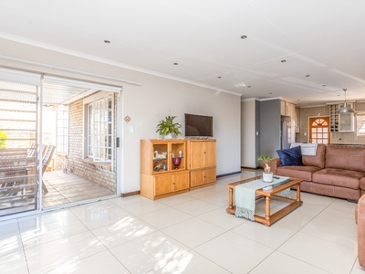 Townhouse For Sale in Honeydew Manor, Roodepoort