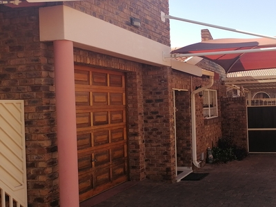 Townhouse For Sale in Meyersdal, Alberton