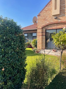 Townhouse For Sale in New Market, Alberton