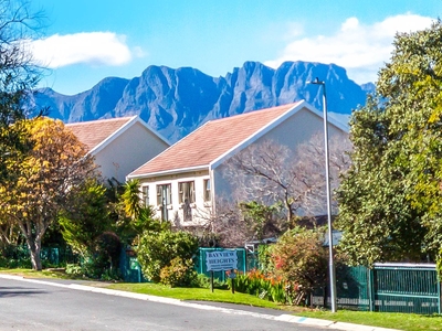 Townhouse For Sale in Pearl Marina, Somerset West