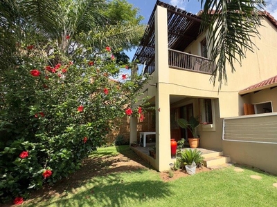 Townhouse For Sale in Ruimsig, Roodepoort