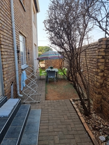 Townhouse For Sale in Selection Park, Springs