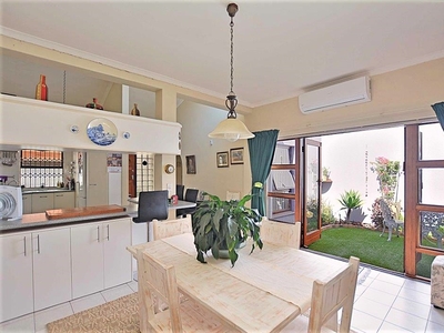 Townhouse For Sale in Table View, Blouberg