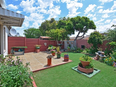 Townhouse For Sale in Table View, Blouberg