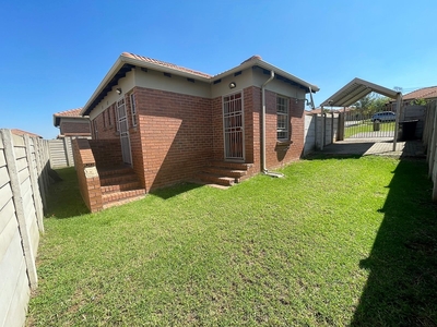 Townhouse For Sale in Thatch Hill Estate, Centurion